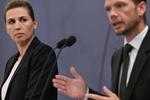 Mette statsminister Mette Frederiksen og beskæftigelsesminister Peter Hummelgaard under præsentationen af 'Danmark kan mere I'-udspillet. Foto: Philip Davali/Ritzau Scanpix