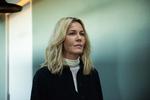 Connie Nielsen har hovedrollen som kvinden Jo, der efter en ulykke og hukommelsestab skal rekonstruere sin tilværelse. Det viser sig at være en ret uoverkommelig opgave.  Foto: PR-foto: Viaplay