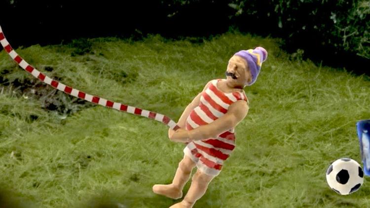 Bureauet Made by Us, der stod bag DR's omdiskuterede børnefigur John Dillermand, har hjulpet Aller med at udvikle det nye lydunivers til børn og unge.  