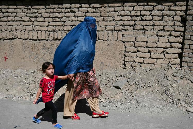FN’s generalsekretær, António Guterres, 
advarer om et ’økonomisk kollaps’ i Afghanistan og risikoen for millioner af døde. Han opfordrer verdens lande til fortsat at forhandle med Taleban, efter at den militante islamistiske bevægelse har overtaget magten i Afghanistan.
 Foto: Wakil Kohsar/Ritzau Scanpix