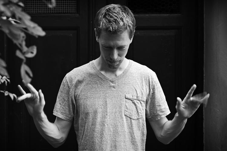 Simon Løffler arbejder for tiden på musikken til forestillingen 'Becoming Animal', der har premiere i Oslo til næste år.  