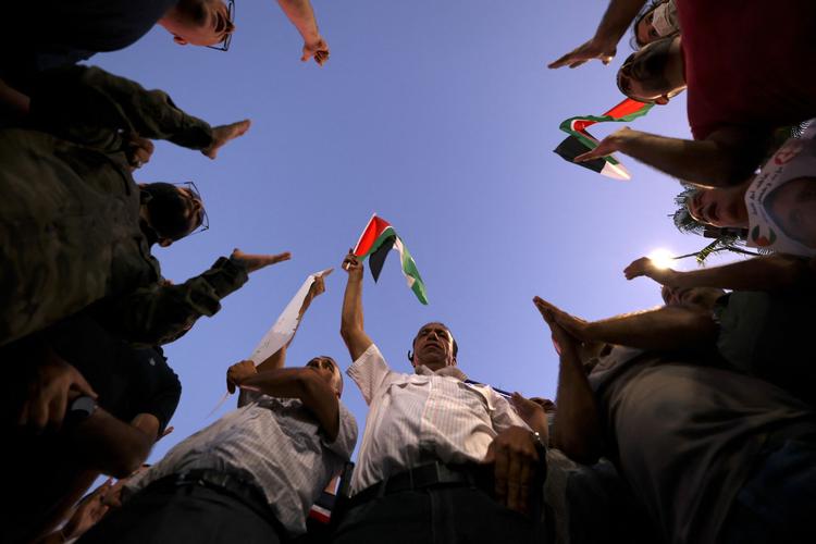 Palæstinensisk demonstration fredag til støtte for fangerne i Gilboa-fængslet, hvor det mandag var lykkes seks top-sikkerhedsfanger at flygte.
 Foto: Abbas Momani/Ritzau Scanpix