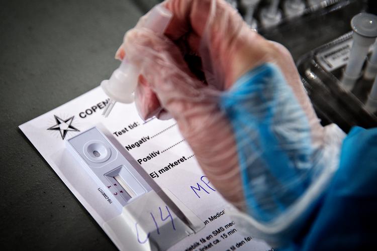 Fredag er antallet af indlagte det samme som torsdag. 132 personer er indlagt på et hospital med coronavirus. Foto: Martin Lehmann