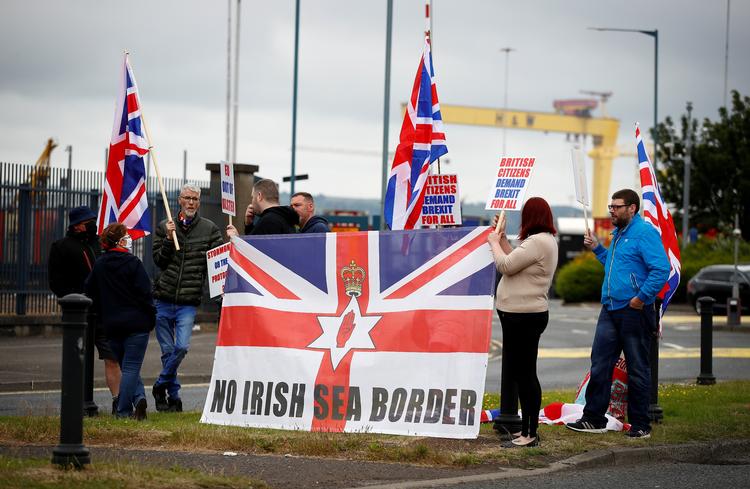 FILE PHOTO: Loyalists protest against the Northern Ireland Brexit protocol at Belfast Harbour Estate, in Belfast, Northern Ireland, July 3, 2021. REUTERS/Jason Cairnduff/File Photo Foto: Jason Cairnduff/Ritzau Scanpix