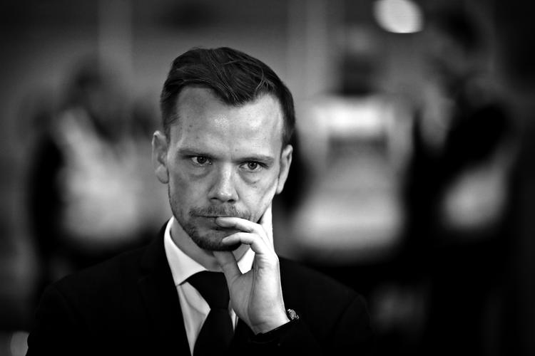 En målrettet indsats skal sikre, at især flere indvandrerkvinder kommer i arbejde og dermed bliver mere integreret i det danske samfund. Ifølge beskæftigelsesminister Peter Hummelgaard (S) har man i årevis gjort dem og samfundet en bjørnetjeneste, ved ikke at stille flere krav. 
