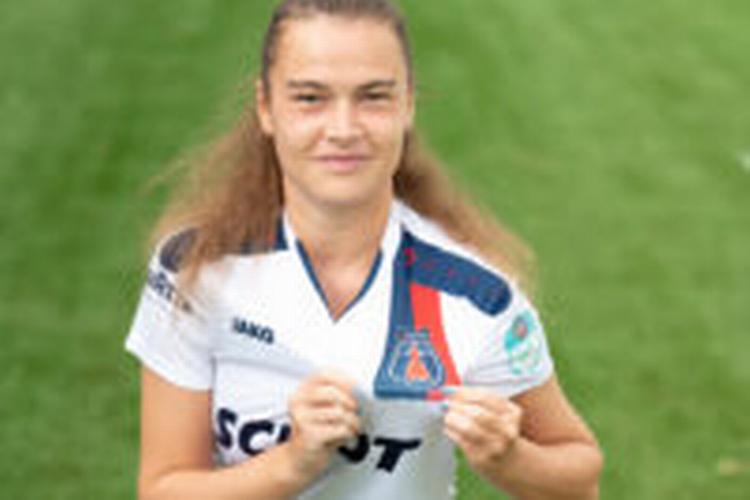 En teknisk offensivspiller med et godt blik for sine medspillere, lyder 22-årige Sasja Fabäch Hansens beskrivelse af egen spillestil. Foto: VV Alkmaar