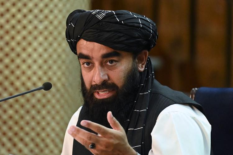 Taleban talte om at danne en inkluderende og repræsentativ regering, men de lyver, mener fransk minister. På billedet ses Taleban-talsmand Zabihullah Mujahid. Foto: Aamir Qureshi/Ritzau Scanpix