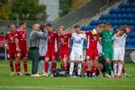Spillere fra både Vendsyssel og Lyngby dannede ring om Wessam Abou Ali, mens han fik behandling på banen lørdag. Han faldt om midt i kampen, der senere blev afblæst.  Foto: Jess Mejdahl Madsen/Ritzau Scanpix