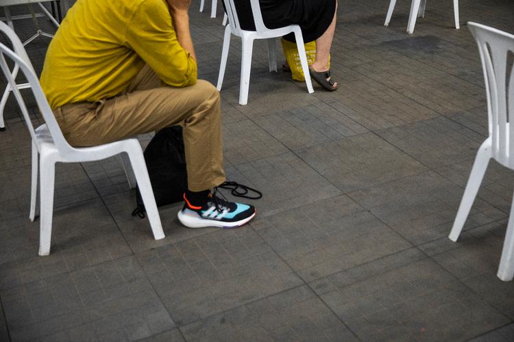 Det var muligt at lægge vejen forbi et pop-up vaccinationscenter I Fælledparken, inden det danske band The Minds of 99 gav koncert i Parken lørdag den 11. september 2021. Og det benyttede nogle af koncertgæsterne sig af.  Foto: Olafur Steinar Gestsson/Ritzau Scanpix