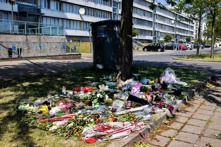 Drabet på Abdinur Mohamed Ismail i Vollsmose i juni 2020 var mandag den inddirekte årsag til, at fem unge mænd fra Vollsmose alle fik ekstra hårde domme på mellem et års fængsel og tre et halvt års fængsel. 
De fem mænd blev dømt for at have deltaget i et brutalt gruppe-overfald på en dengang 26-årig pædagogmedhjælper, der måneden forinden havde meldt den ene af mændene til politiet og stod foran at skulle vidne i retten mod samme mand. Foto: Finn Frandsen