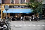 Granola på Værnedamsvej har haft masse af kunder, men for få ansatte til at servicere dem. Sidste uge var cafeen nødt til at lukke på grund af mangel på personale. Foto: Mikkel Hørlyck