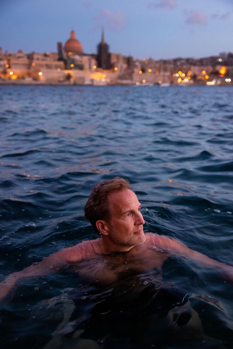 Succesforfatteren Christian Jungersen satser stort i sit forfatterskab. Siden 1999 har han derfor kun udgivet fire romaner. 'Undtagelsen' (2004) og 'Du forsvinder' (2012) er siden blev filmatiseret.  Foto: Thomas Borberg