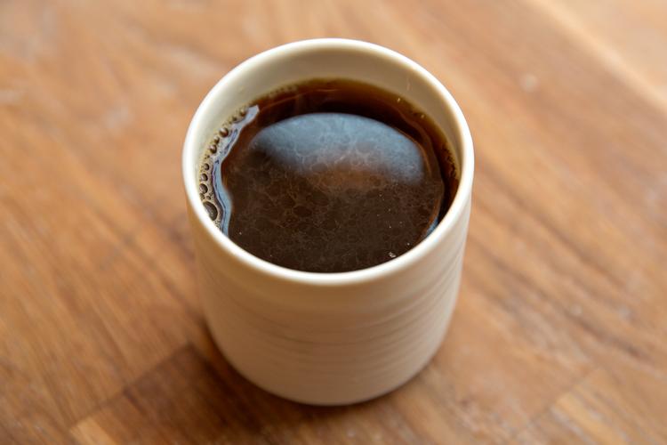 Hvis nogen spørger dig, om du har lyst til kaffe, så er der to mulige svar. Ja eller nej. De færreste er dybt interesserede i dine søvnvaner.  Foto: Jacob Ehrbahn