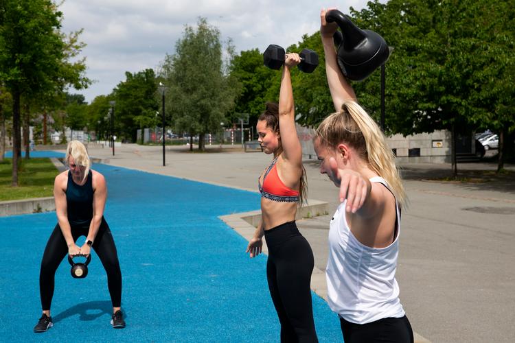 Sports-bh'er har i en årrække været forbudt hos SDU Fitness. Nu er den regel afskaffet. Her er vi i København til udendørs træning. (arkivfoto) Foto: Finn Frandsen