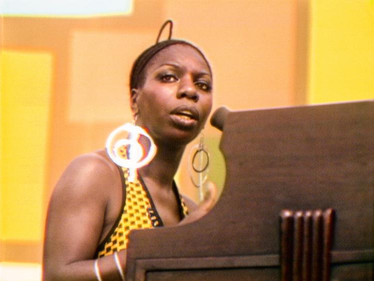 For musikere som Nina Simone, Stevie Wonder og Sly and The Family Stone var sommeren 1969 et vendepunkt, hvor de kastede høfligheden over bord og tog identitet som sort på sig på en ny og friere måde. Den historie ligger også lagret i filmen 'Summer of Soul'.  