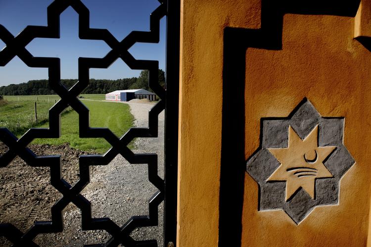 På trods af at det har været muligt at blive begravet i muslimsk indviet jord i flere år i Danmark, ønsker mine forældre stadig at blive begravet i deres landsby flere tusinde kilometer væk. Arkivfoto Jan Grarup