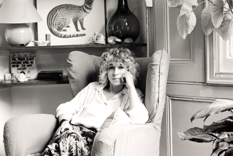 Enspænderen Jenny Diski skrev skarpt., underholdende og selvironisk. Hendes bog 'På skøjter i Antarktis' har stået som et signalflag i skribentens reol. Her er hun fotograferet i 1988.  Foto: Fay Godwin/British Library/Ritzau Scanpix