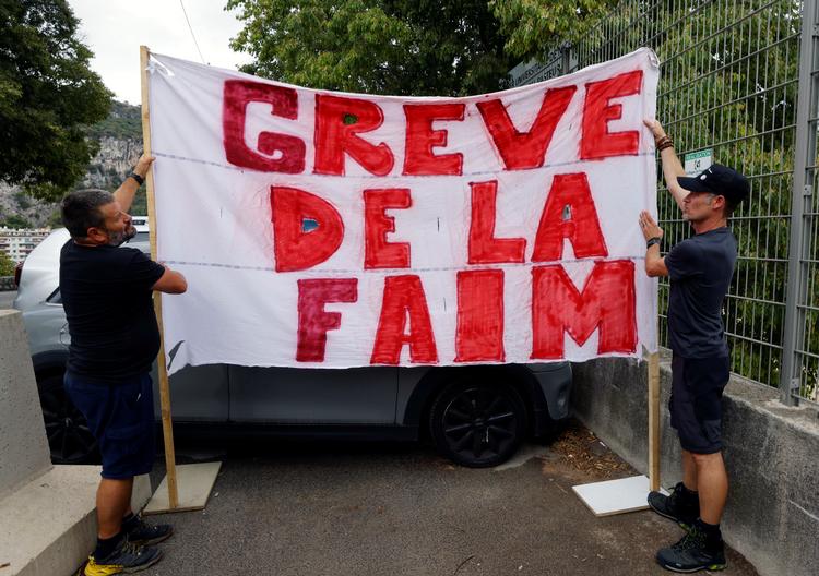 Thierry Paysant, der arbejder som brandsikkerhedsansvarlig på et hospital i Nice, har indledt en sultestrejke i protest mod coronapas. Foto: Eric Gaillard/Ritzau Scanpix