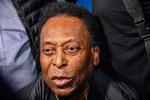 80-årige Pelé har de senere år døjet med flere helbredsproblemer, men han sender efter en tur på intensivafdelingen pga. en operation gode signaler til sine mange fans. Foto: Nelson Almeida/Ritzau Scanpix