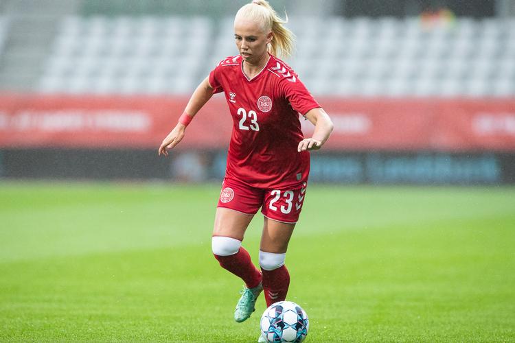 Sofie Svava strøede om sig med chanceskabende afleveringer i den time, hun fik på banen, indtil sejren var cementeret. Foto: Johnny Pedersen/Ritzau Scanpix