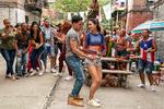 Anthony Ramos og Melissa Barrera som Usnavi og Vanessa i filmudgaven af musicalen 'In the Heights'.  Var slummen nogensinde lækrere?  Foto: Macall Polay/Warner Bros./Macall Polay