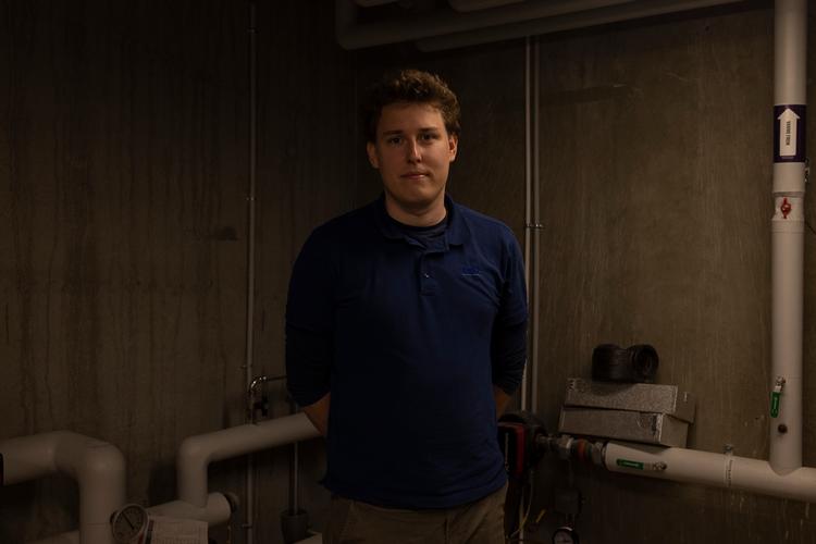 Rasmus Brudsø var i gang med at uddanne sig til dyrlæge, fordi han følte et pres for at tage en akademisk uddannelse. Efter et par uddannelsesskift er han i dag vv'ser.  Foto: Katrine Hørup Noer