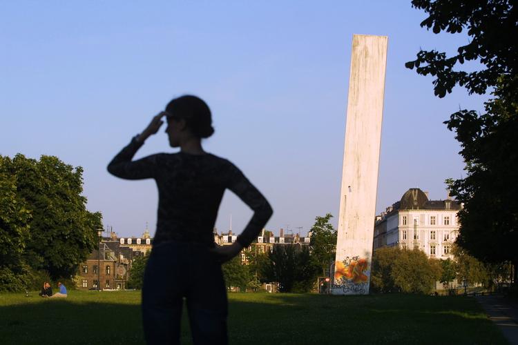 Fredens Port blev opført i 1982. Foto: Ricky John Molloy