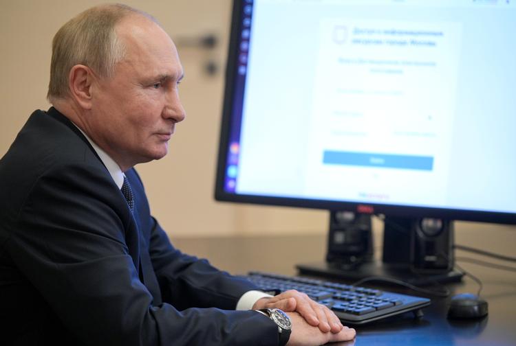 Putin stemmer elektronisk i Moskva...
 Foto: Sputnik/Ritzau Scanpix
