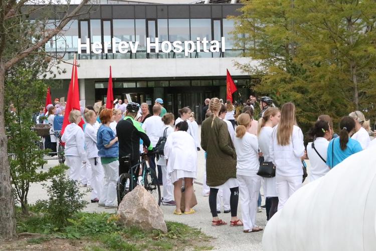 Sygeplejepersonalet aktionerede også forleden på Herlev Hospital. (Foto: Presse-fotos.dk/Scanpix 2021) Foto: Presse-fotos.dk/Ritzau Scanpix