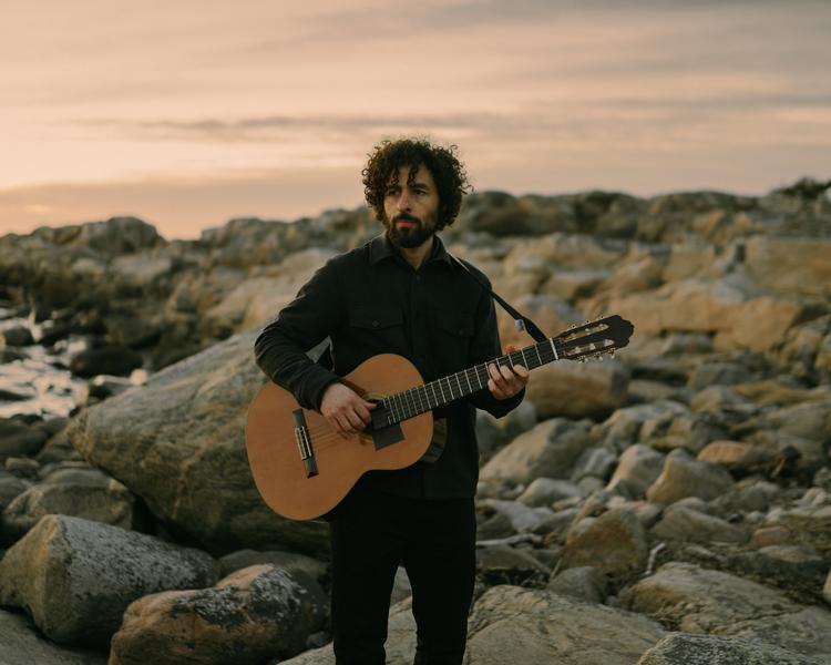 Højdepunktet på 'Local Valley', José González' fjerde album siden 'Veneer' fra 2003, er også den første sang, han synger på modersmålet spansk. Foto: Olle Kirchmeier