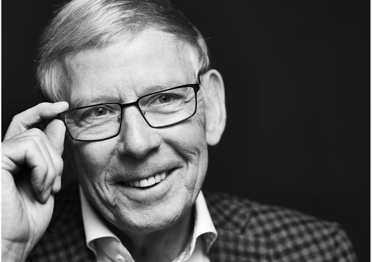 Fra begyndelsen af 1970’erne blev Benny Frandsens kuglerunde lampe med magneten en af de mest populære lamper ved sengegærdet. Foto: Frandsen Group Foto: Frandsen Group