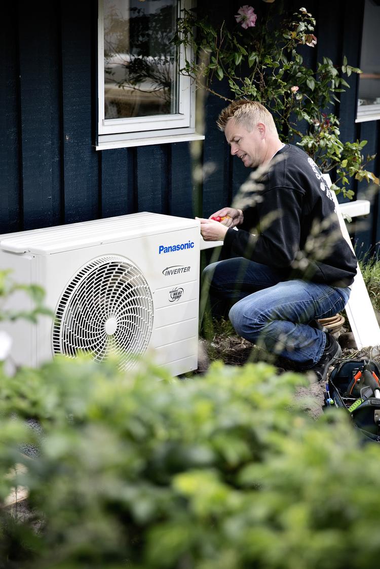 Du mindsker CO2-udledningen ved at skifte olie- eller gasfyret ud med varmepumpe, og typisk bliver varmeregningen også lavere. Foto: Joachim Adrian