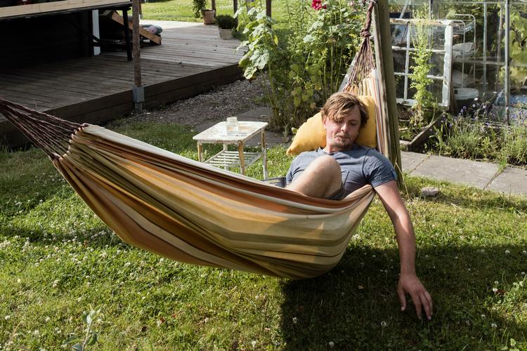 Flere og flere er tiltrukket af et liv med mindre arbejde og mindre forbrug. Som for eksempel borgerinddrager i Teknik og Miljø i Aarhus Kommune Anders Boisen på billedet her.  Arkivfoto Morten Lau-Nielsen
