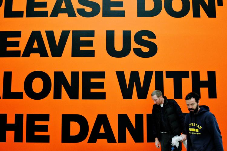 Kunstnergruppen Superflex' plakat fra 2002 er blevet et kæmpe hit i Danmark. Den blev oprindelig skabt som en kommentar inden EU-topmødet i 2002, men er siden vokset til at være en kommentar til den danske udlændingepolitik.  Foto: Martin Lehmann