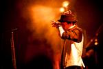  En koncert med svenske Thåström er altid intenst. Som her i Aamger Bio for nogle år siden.  Det samme gælder første udspil fra hans kommende album.   Foto: Martin Rosenauer