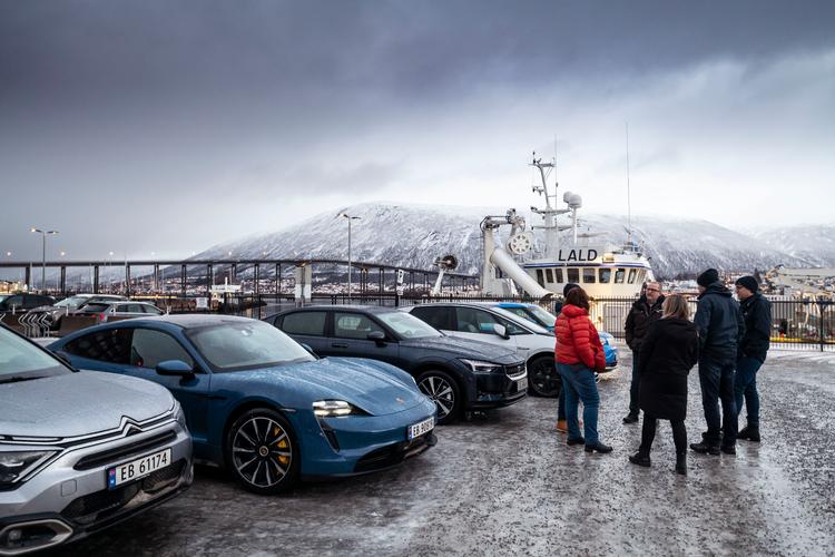 Selv i det nordligste Norge har elbilerne haft deres indtog. Her er Norsk Elbilforening taget til Troms-Finnmark for at teste elbiler i 20 graders kulde.  Foto: Jamieson Pothecary