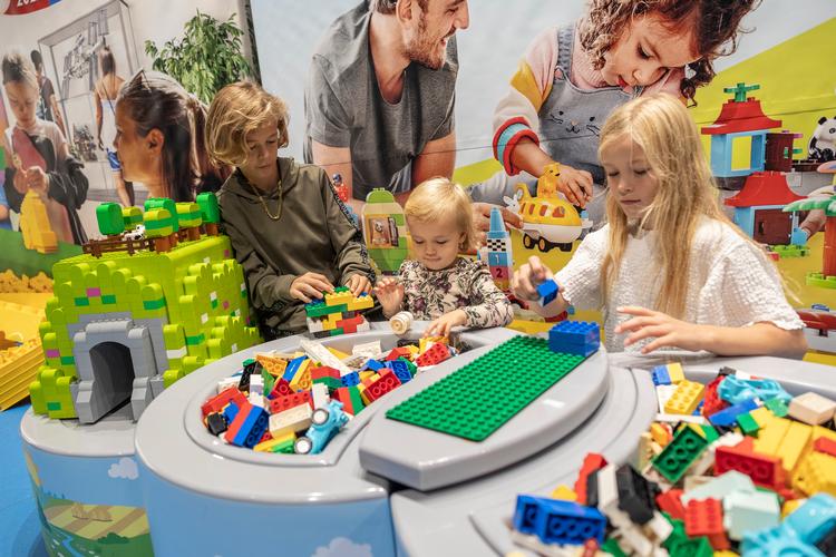 Stort set hele verden kan opleves i Billund opført i Legoklodser i en af Danmarks største attraktioner Legoland. Til næste år får små og store bygmestre endnu bedre muligheder for at udfolde deres kreativitet. Foto: Legoland
