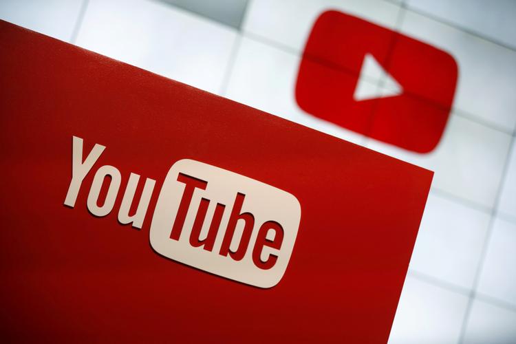 YouTube meddelte tirsdag, at den russiske tv-kanal RT, som er statsstøttet, havde overtrådt videodelingportalens retningslinjer om coronamisinformation. Foto: Lucy Nicholson/Ritzau Scanpix