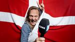 Jesper Binzer fra D-A-D er en vidunderlig vært, der bruger både sig selv og sin baggrund med overskud og humor. Men det rykker ikke ved, at 'DR 2's Store Danske Rockhistorie' er en skuffelse. Foto: DR Foto: 
Peter Refsgaard/DR