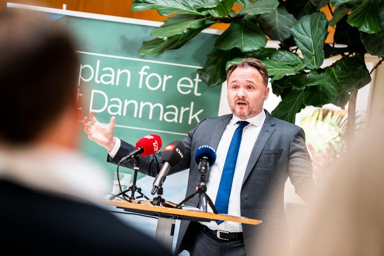 På to år har Folketinget truffet beslutninger, der bringer os halvdelen af vejen til klimamålet, fremhæver Dan Jørgensen.  Foto: Ida Marie Odgaard/Ritzau Scanpix