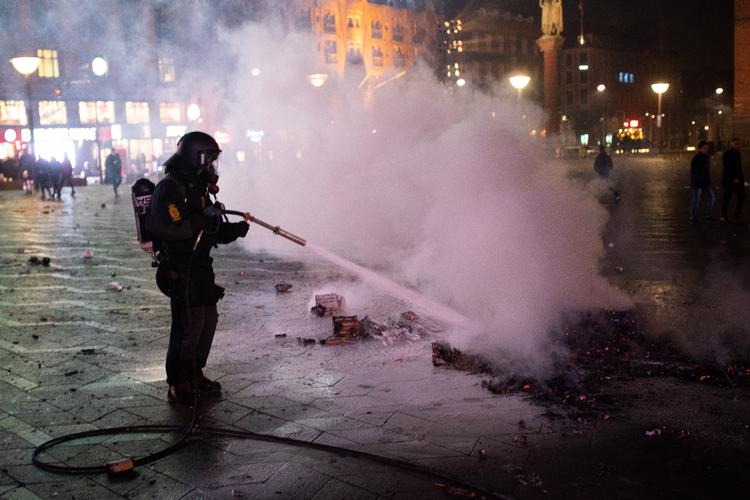 Brandfolk bliver ikke kun udsat for synlige farer, når de er på job - de risikerer også kontakt med giftige stoffer. Foto: Andreas Merrald