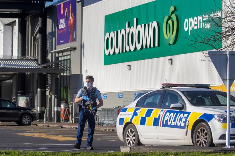 Et knivangreb i dette Countdown-supermarked i Auckland har nu fået New Zealands parlament til at vedtage en hastelov, der gør det ulovligt at planlægge terrorangreb. Foto: Brett Phibbs/Ritzau Scanpix