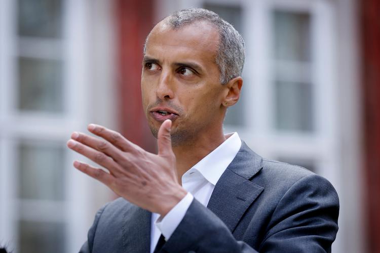 Udlændinge- og integrationsminister Mattias Tesfaye og regeringen Regeringen vil godtage flerkoneri og såkaldte barnebrude i en ny særlov om ophold til evakuerede fra Afghanistan, skriver Jyllands-Posten. Foto: Jens Dresling