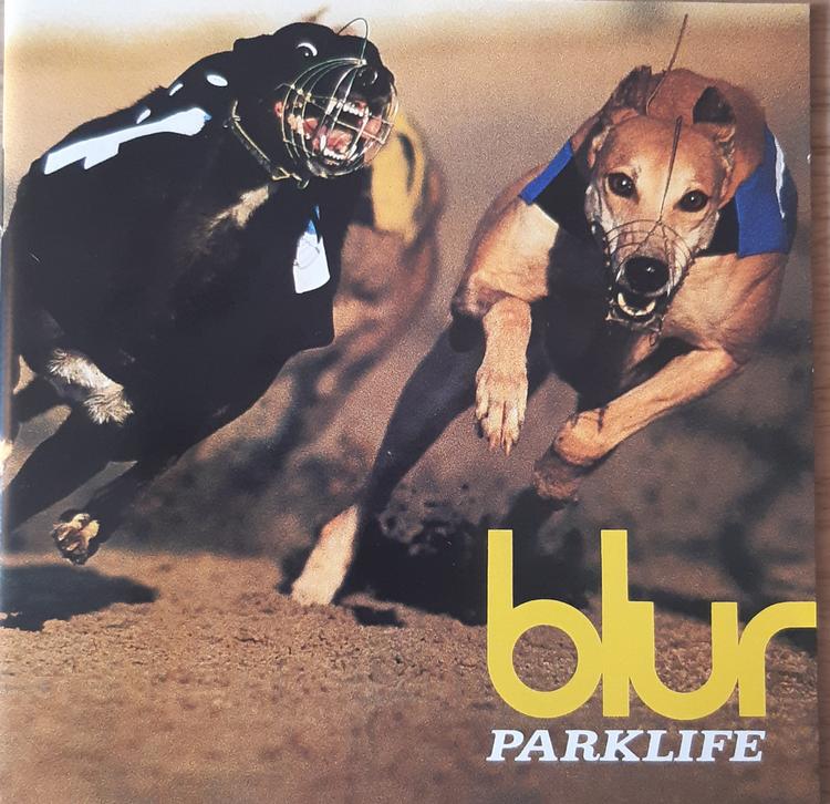 Det ikoniske cover til 'Parklife' med Greyhound-løb for fuld aggression er også gået over i musikhistorien. 