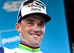 Humøret er på toppen igen hos eksverdensmester Mads Pedersen efter skuffelsen for en uge siden ved VM og inden dagens Paris-Roubaix.
. Foto: Ernst van Norde
