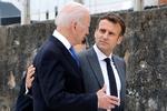     Præsidenterne Biden og Macron ved G-7 mødet i Storbritannien i juni. Siden er Frankrigs frygt for fortsat Amercia First udenrigspolitik blevet bekræftet ved tilbagetrækningen fra Kabul og USA's indgåelse af en Stillahavsalliance - uden Stillehavslandet Frankrig. Foto: Ludovic Marin/Ritzau Scanpix