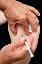 Fra onsdag kan krydsvaccinerede borgere bestille tid til et tredje stik eller møde op i et vaccinationscenter. Foto: Finn Frandsen