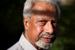 Forfatter Abdulrazak Gurnah, der er fra Tanzania, men bor i Kent i Storbritannien, blev torsdag afsløret som dette års vinder af Nobelprisen i litteratur. Foto: Henry Nicholls/Ritzau Scanpix
