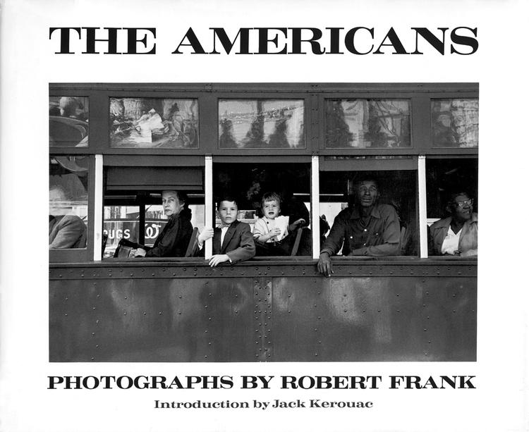 Robert Franks skelsættende fotoværk udkom  i 1958 i Frankrig med titlen 'Les Amércains', året efter i USA som 'The Americans'.  Foto: Aperture