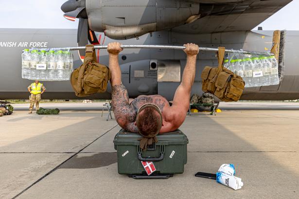 Soldat bænkpresser-evt der hvor Anton snakkker